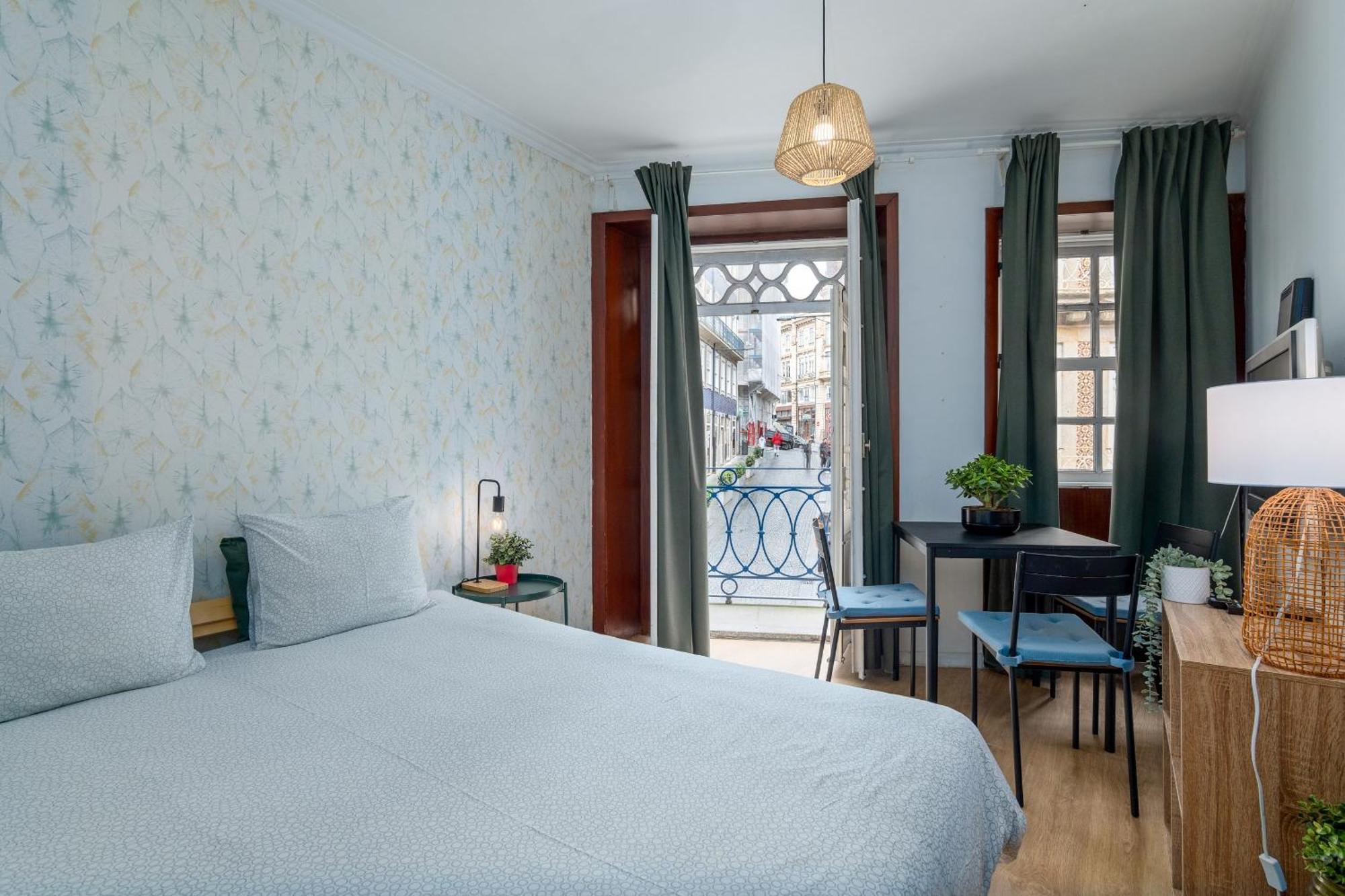 Ferienwohnung Renovated Feb25 Clerigos Cozy Balcony With Self Check In Porto Exterior foto
