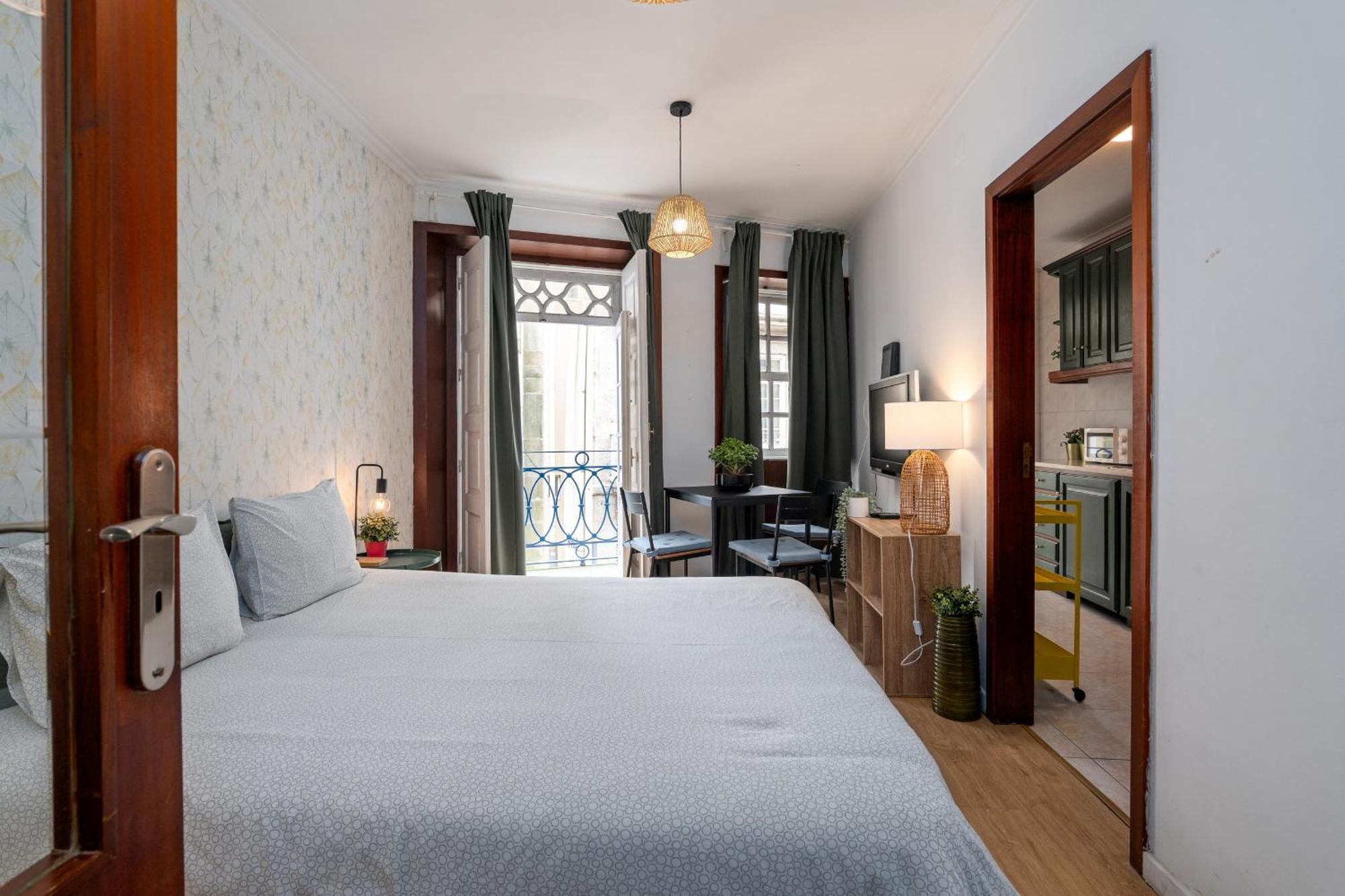 Ferienwohnung Renovated Feb25 Clerigos Cozy Balcony With Self Check In Porto Exterior foto