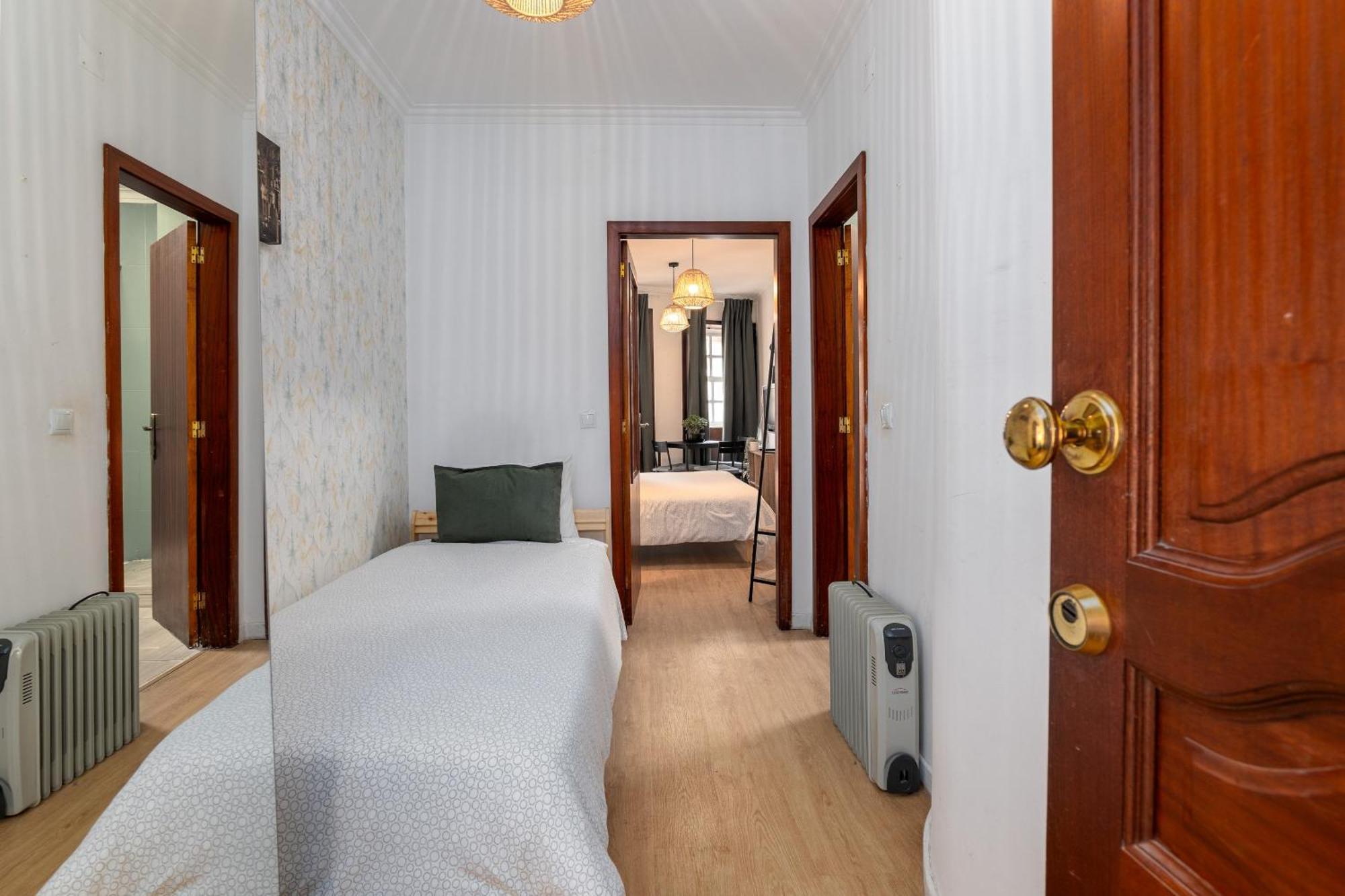Ferienwohnung Renovated Feb25 Clerigos Cozy Balcony With Self Check In Porto Exterior foto