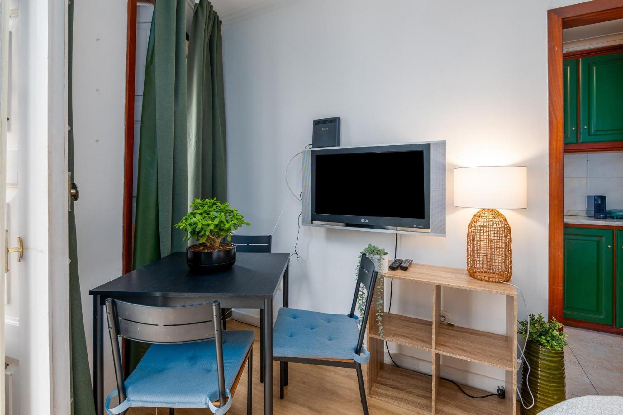 Ferienwohnung Renovated Feb25 Clerigos Cozy Balcony With Self Check In Porto Exterior foto
