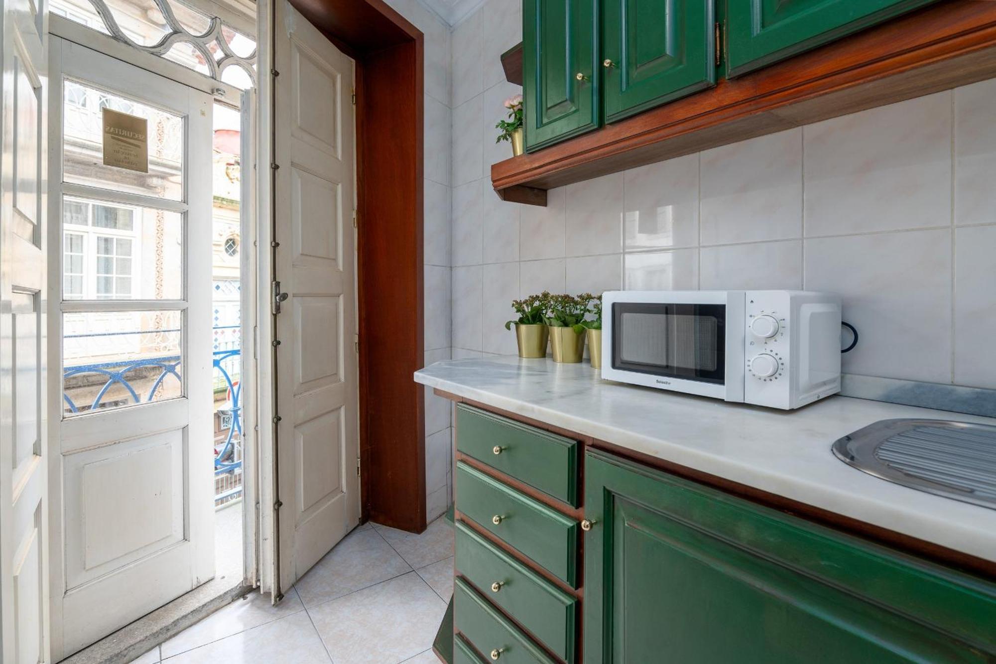 Ferienwohnung Renovated Feb25 Clerigos Cozy Balcony With Self Check In Porto Exterior foto